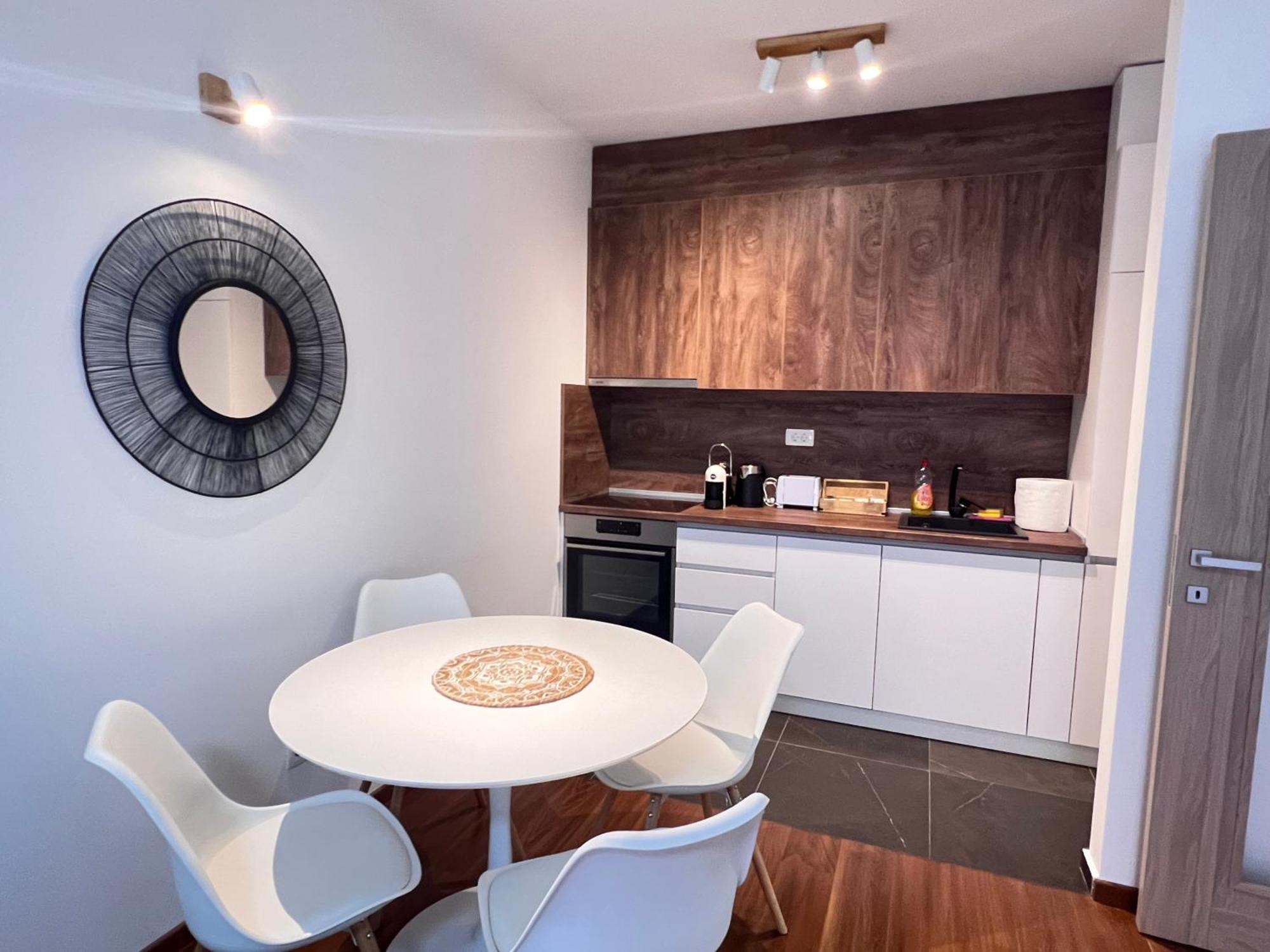 White Homes 1br/apt•master Quart Appartement Podgorica